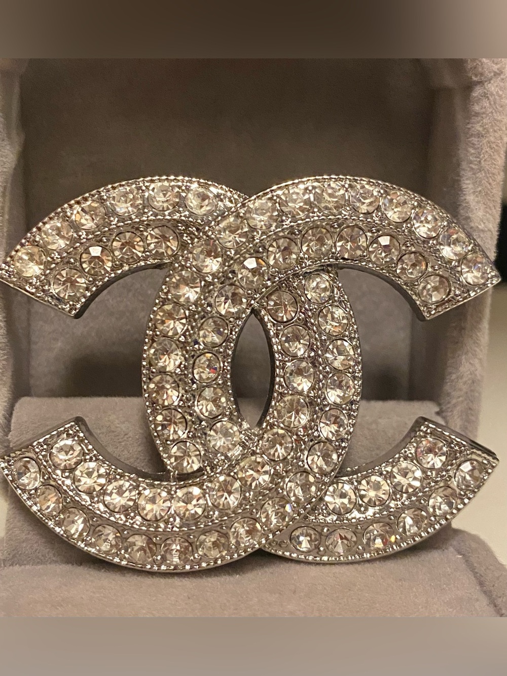 Fashion Jewelry Crystal Interlocking Logo C-C Luxury Brooch -Clear/Silver Large